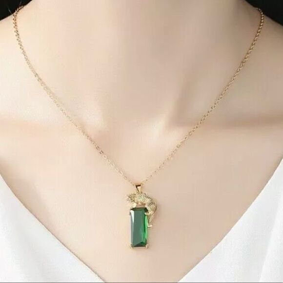 Gorgeous Leopard Emerald Necklace NWT - Picture 2 of 4